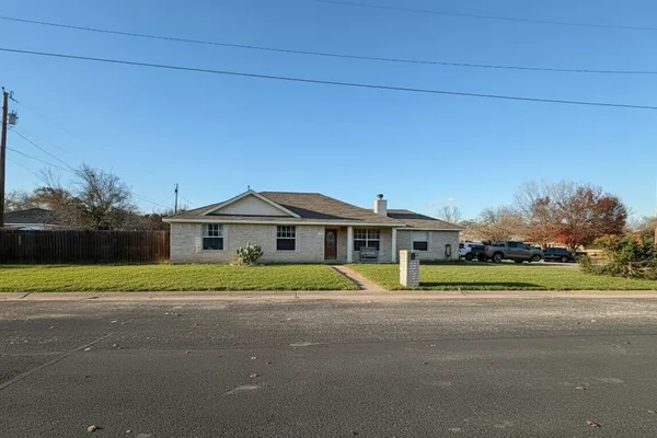 305 MAPLE LN
