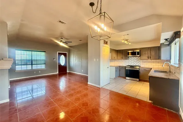 305 MAPLE LN