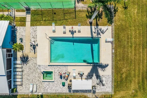 5301 BLUE CRAB CIR 4
