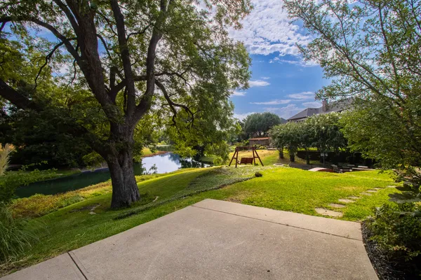 3316 MEADOW WOOD DR