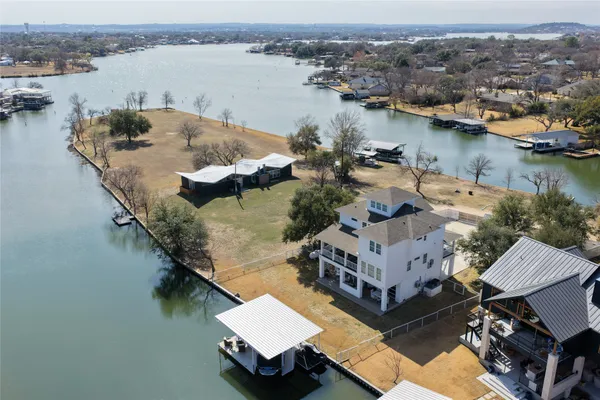 513 OLEANDER DR