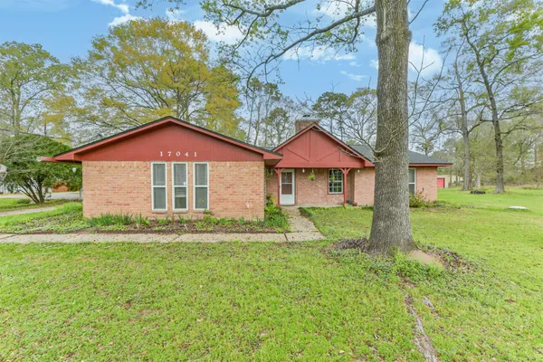 17041 LIVE OAK CIR
