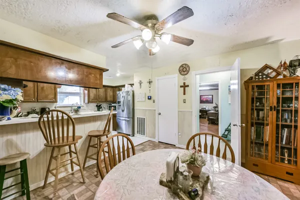 17041 LIVE OAK CIR