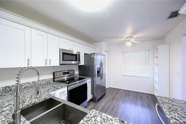 1476 CHURCHILL CIR J-202