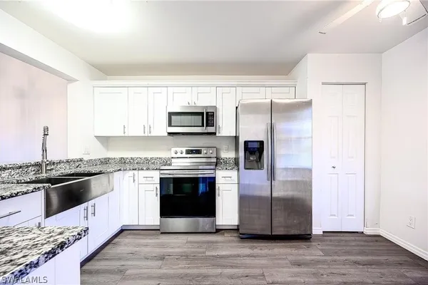 1476 CHURCHILL CIR J-202