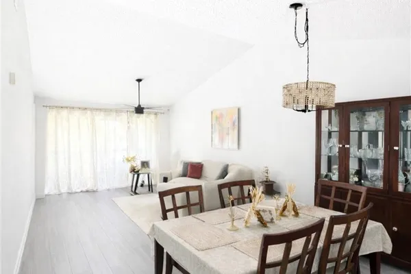 1476 CHURCHILL CIR J-202