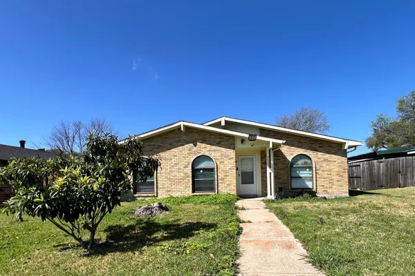 5609 KERRY LN