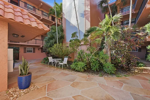 630 TENNIS CLUB DR 204
