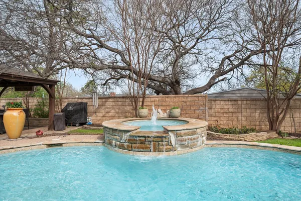 2703 KATHERINE CT