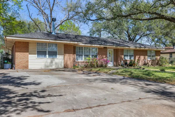 1326 KATHY AVE