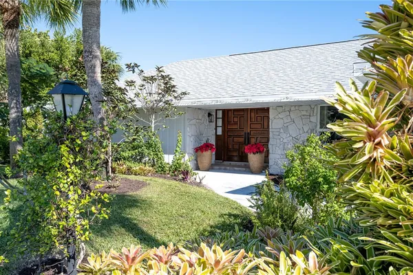1048 ADMIRALS WALK