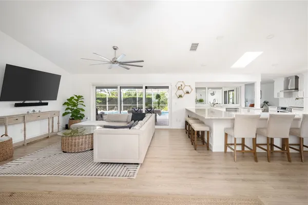 1048 ADMIRALS WALK