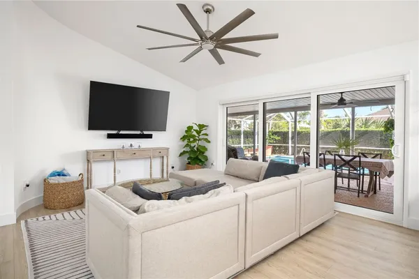 1048 ADMIRALS WALK