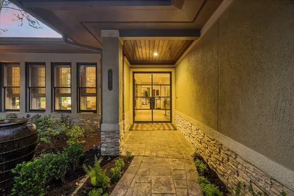 422 PINEWOLD DR