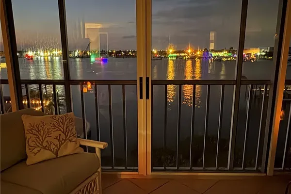 345 MANGO ST 401