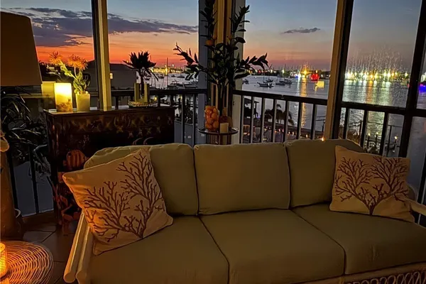 345 MANGO ST 401