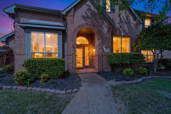 3905 LAKESIDE DR