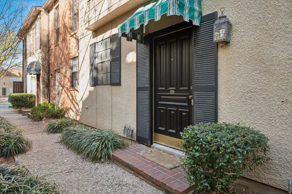 4418 BOWSER AVE 103