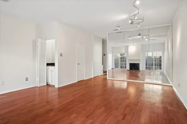 4418 BOWSER AVE 103