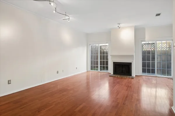 4418 BOWSER AVE 103