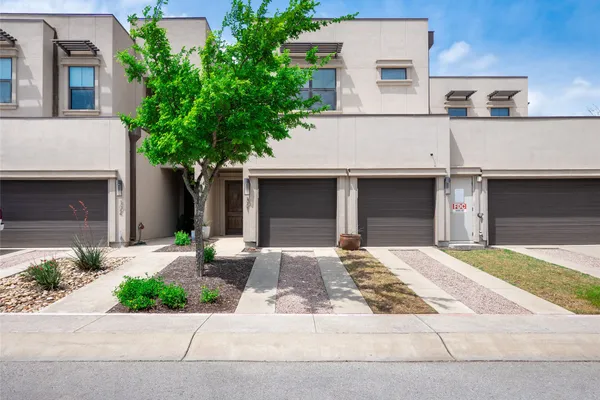 8200 SW PKWY 321