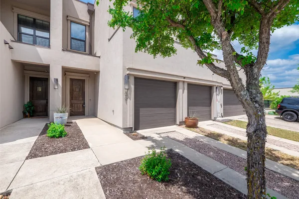 8200 SW PKWY 321