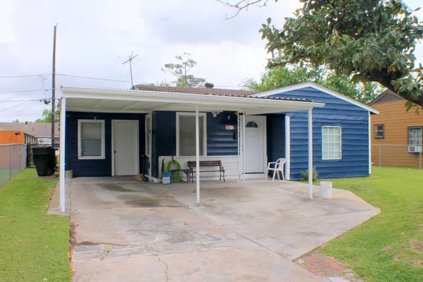 3827 LANDA LN
