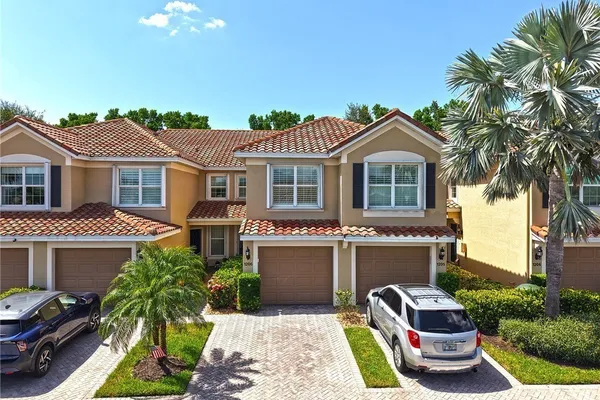 9060 TRIANGLE PALM LN 1206