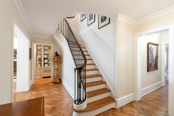 20 SUTTON PL 10/11A