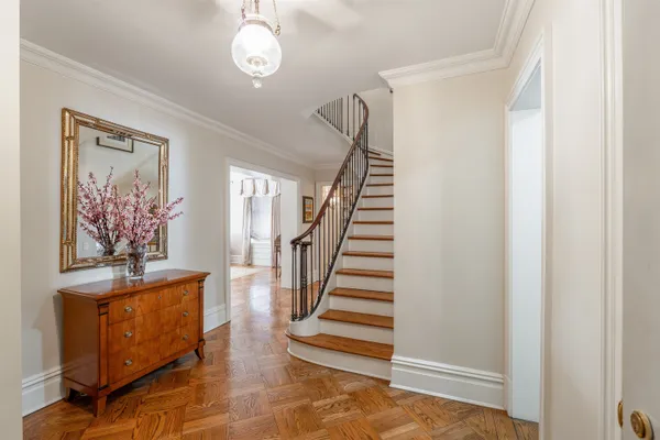 20 SUTTON PL 10/11A