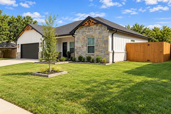 317 LAKEVIEW DR
