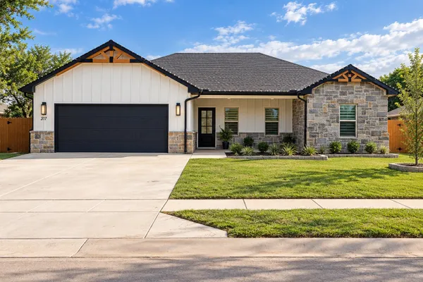 317 LAKEVIEW DR