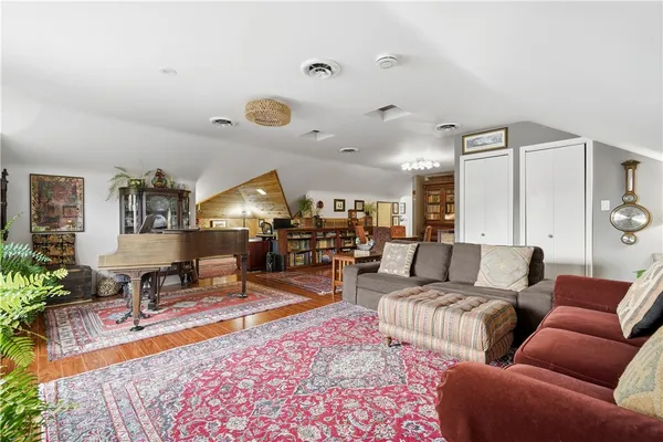 825 MOREWOOD AVE 2