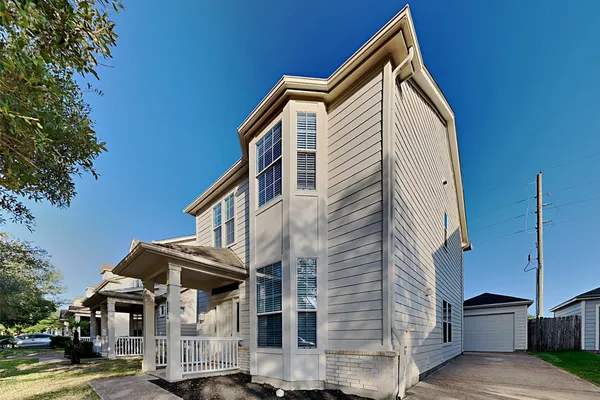 18819 SANDELFORD DR