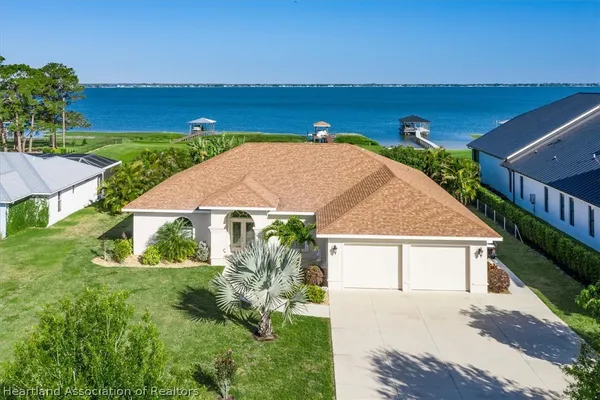 207 S BEAR POINTE DR