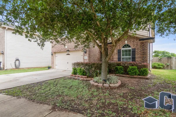 8047 HALL OAK DR