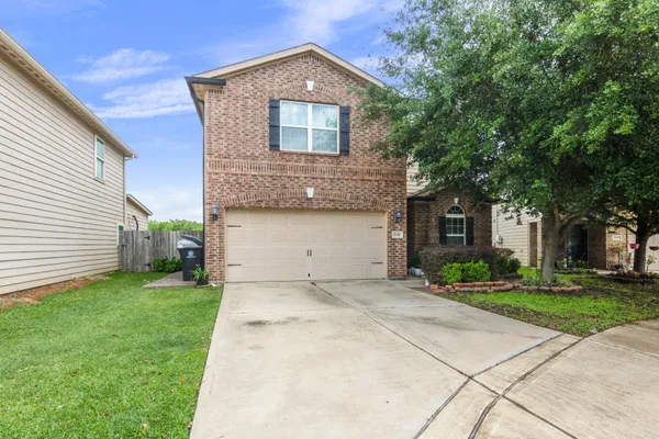 8047 HALL OAK DR