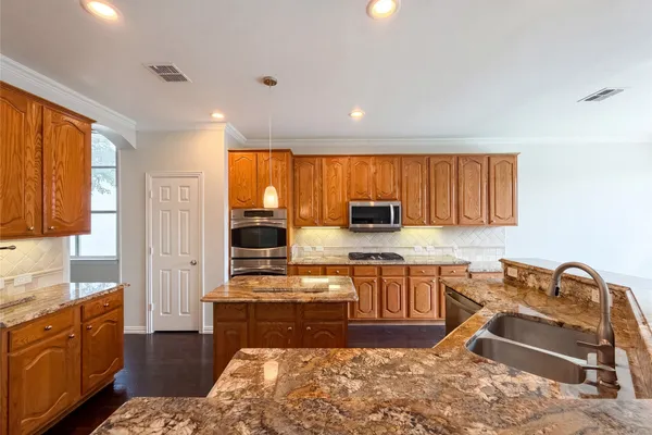 2211 DANA DR
