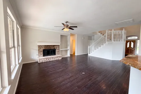 2211 DANA DR