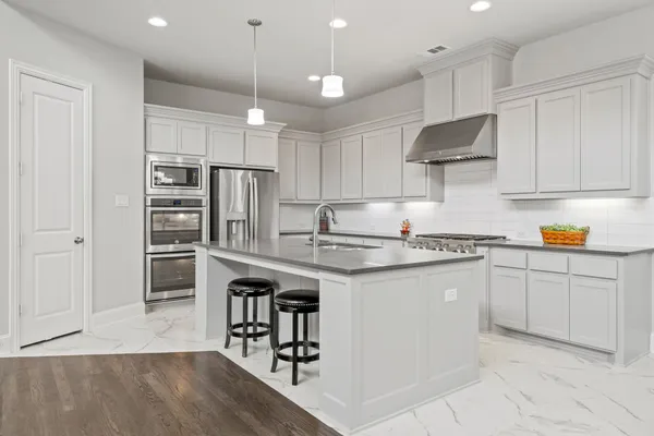 725 ROYAL MINISTER BLVD