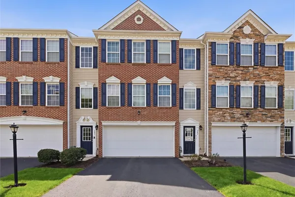 242 GRACE MANOR DR