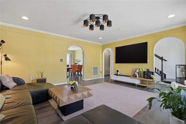 242 GRACE MANOR DR