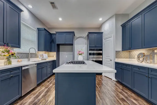 9 VERSANTE CT