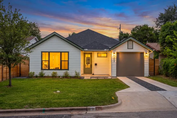 302 EL PASO ST