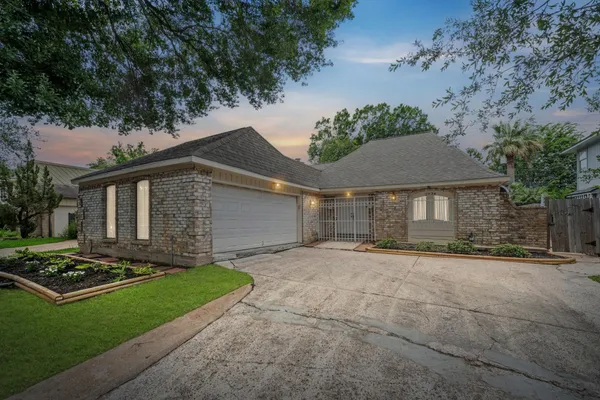 2934 ASHFORD TRAIL DR