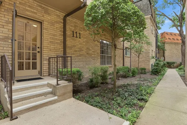 4312 BELLAIRE DR 111