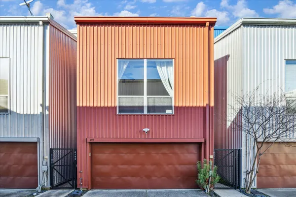 6111 GEHRING ST