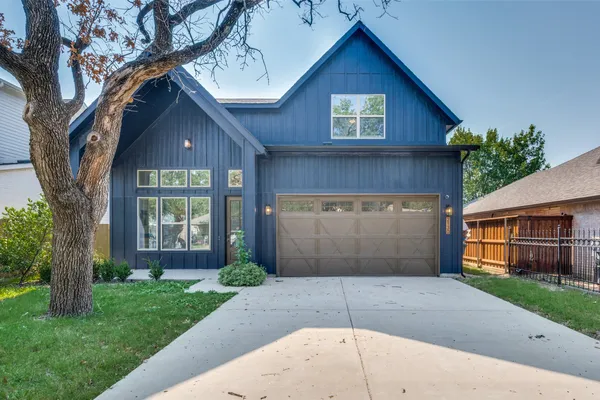 2130 ROANOKE AVE