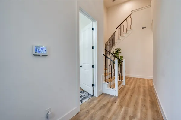 2130 ROANOKE AVE