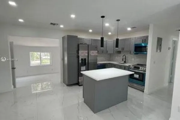 751 NW 18TH ST